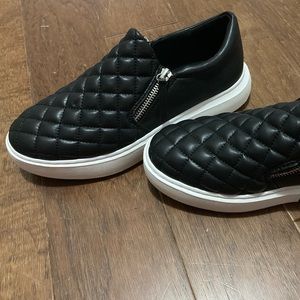 Steve Madden size 8 women’s leather slip on shoe